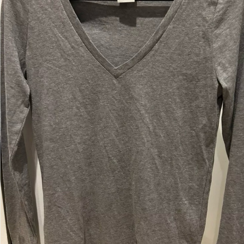 Victoria Secret’s PINK Women’s V-Neck Long Sleeve Gray Shirt - Size S/P
